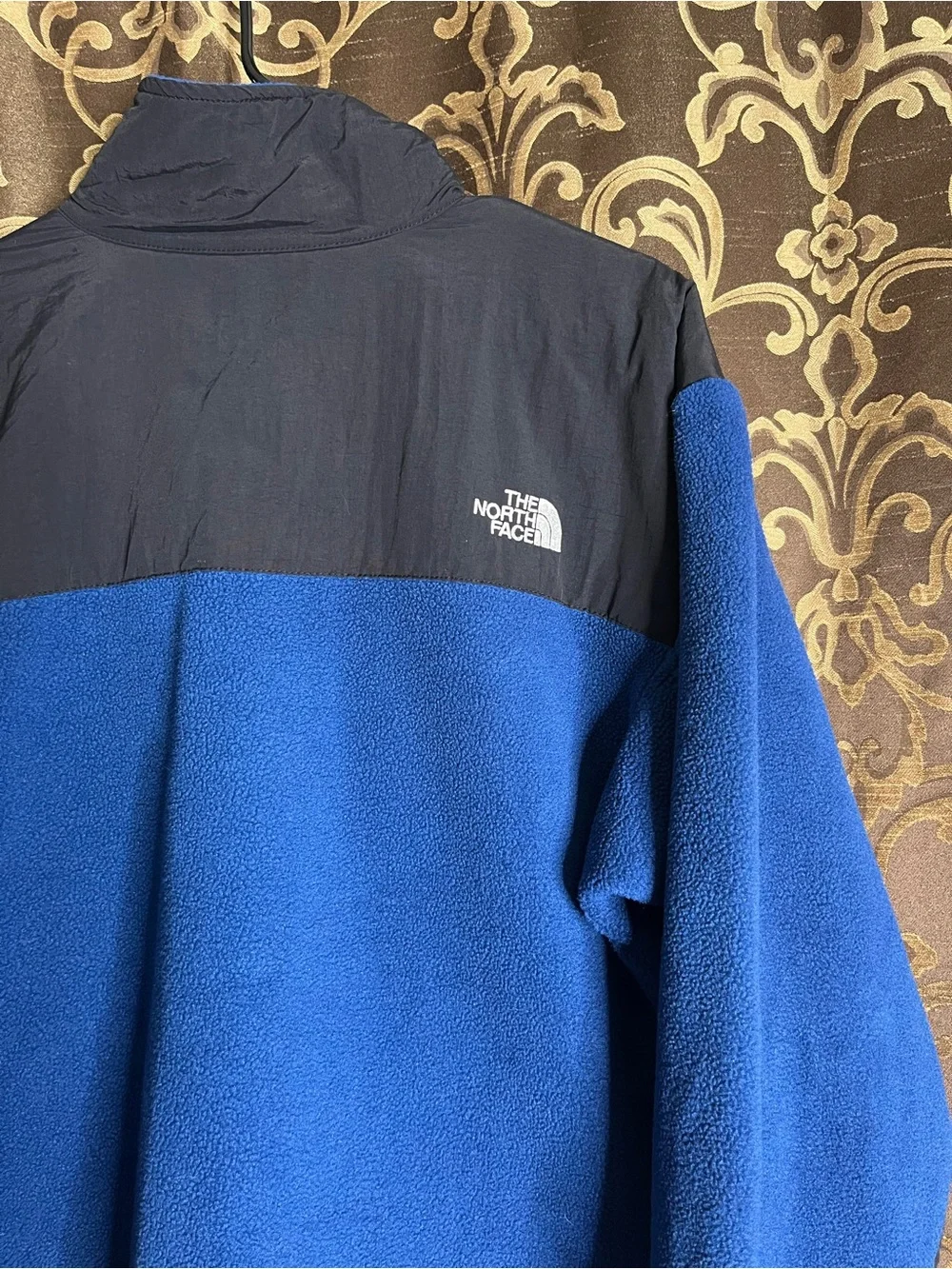 The North Face Men’s Black Denali Jacket with Blue Fleece Lining